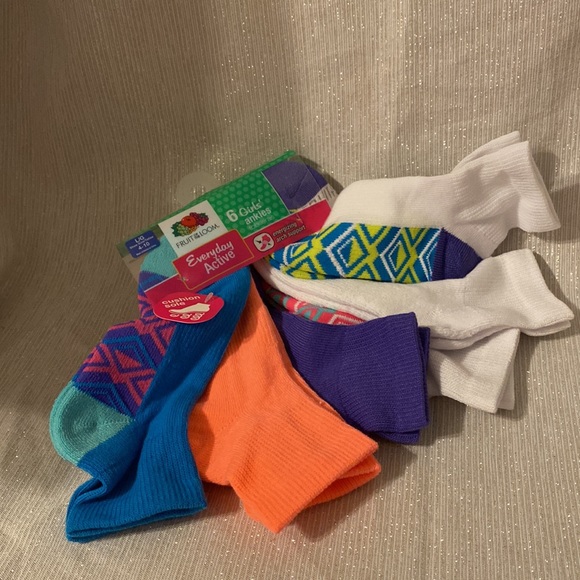 Lot of 6 pairs FRUIT OF THE LOOM Girls ankles socks L shoe size 4 - 10 - Picture 1 of 9